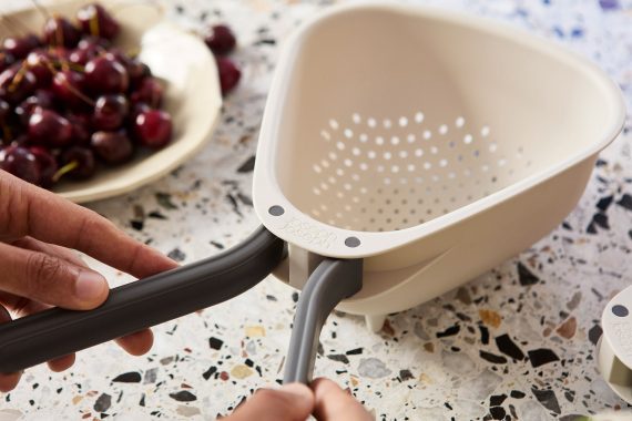 Joseph Joseph Droplet Large White Colander with Folding Handle - Image 3