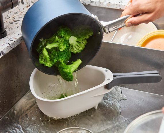 Joseph Joseph Droplet Large White Colander with Folding Handle - Image 4