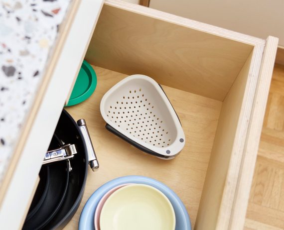 Joseph Joseph Droplet Mini White Colander with Folding Handle - Image 3