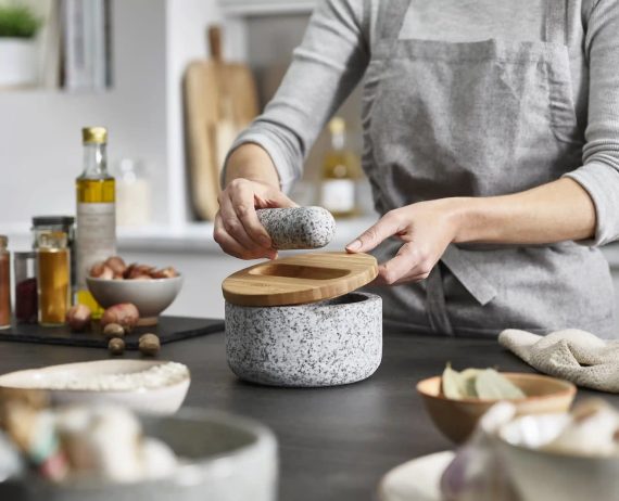 Joseph Joseph Dash Pestle & Mortar with Bamboo Lid - Image 4