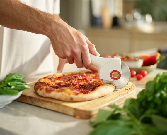 Joseph Joseph Ringo Easy-clean Red Pizza Cutter - Image 2