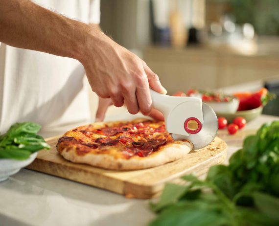 Joseph Joseph Ringo Easy-clean Red Pizza Cutter - Image 3
