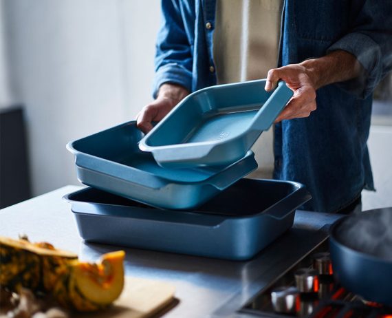 Joseph Joseph Nest Oven Non-stick Large Blue Roasting Pan - Image 2