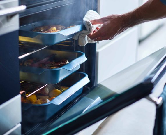 Joseph Joseph Nest Oven Non-stick Large Blue Roasting Pan - Image 4