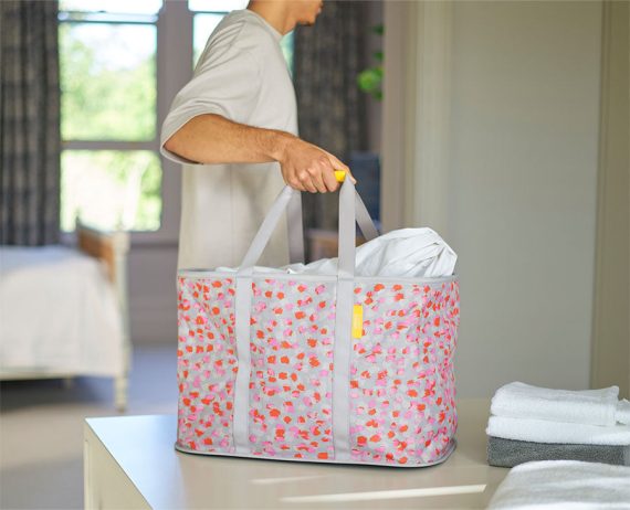 Joseph Joseph Hold-All Max Peach Collapsible 55L Laundry Basket - Image 2