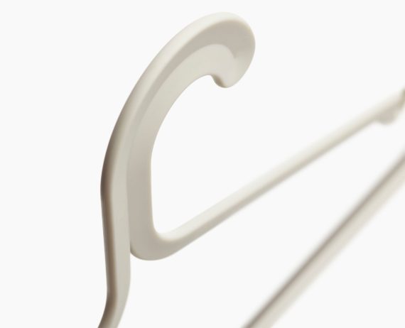 Joseph Joseph Orderly Set of 5 Anti-tangle Ecru Clothes Hangers - Image 6