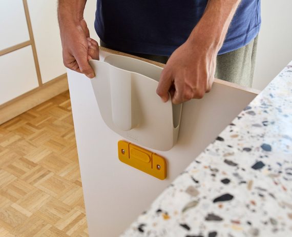 Joseph Joseph CleanTech Wall-Mounted Dustpan & Brush Set - Image 4