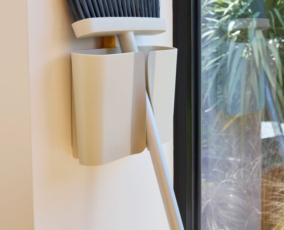 Joseph Joseph CleanTech Wall-Mounted Broom - Image 4