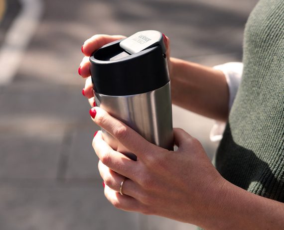 Joseph Joseph Sipp Stainless-steel Travel Mug Large with Hygienic Lid 454ml - Image 2
