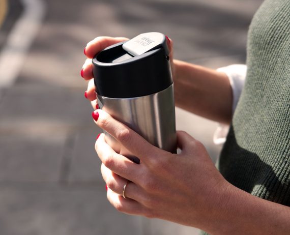 Joseph Joseph Sipp Stainless-steel Travel Mug Large with Hygienic Lid 454ml - Image 3