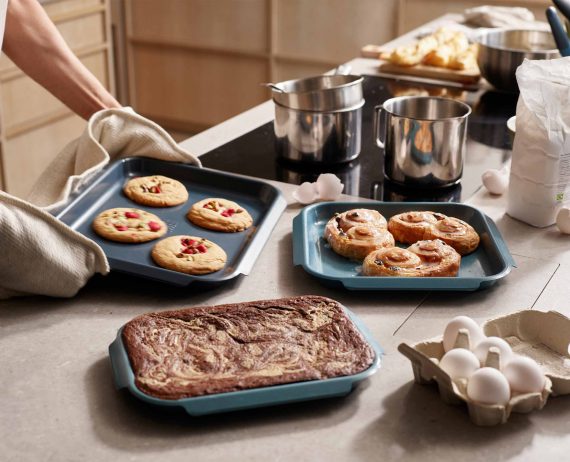 Joseph Joseph Nest Bake Non-Stick 3-piece Blue Baking Pan Set - Image 3