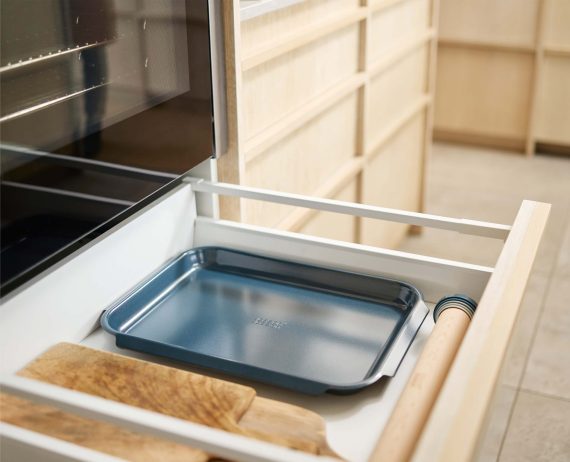 Joseph Joseph Nest Bake Non-Stick Large Blue Baking Sheet - Image 3