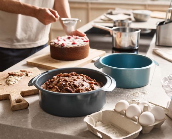 Joseph Joseph Nest Bake Non-Stick 2-piece Blue Round Cake Pan Set - Image 3