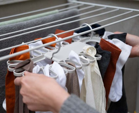 Joseph Joseph Petal 32-piece Quick-grip Ecru Drying Hanger - Image 2